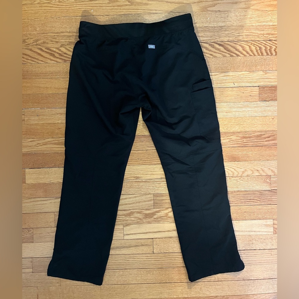FIGS Kade Cargo Scrubs - Picture 7 of 9